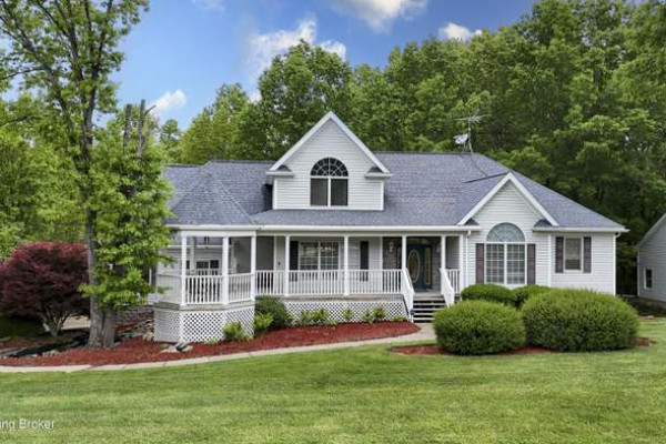 $975,000      17411 Fisherville Woods Dr Fisherville, KY 40023 East Jefferson County Neighborhood Estimated payment $5,963/month